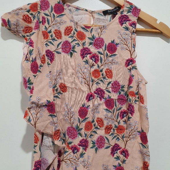 Basque size 6 floral sleeveless top with ruffle side detailing NWOT - Picture 4 of 6